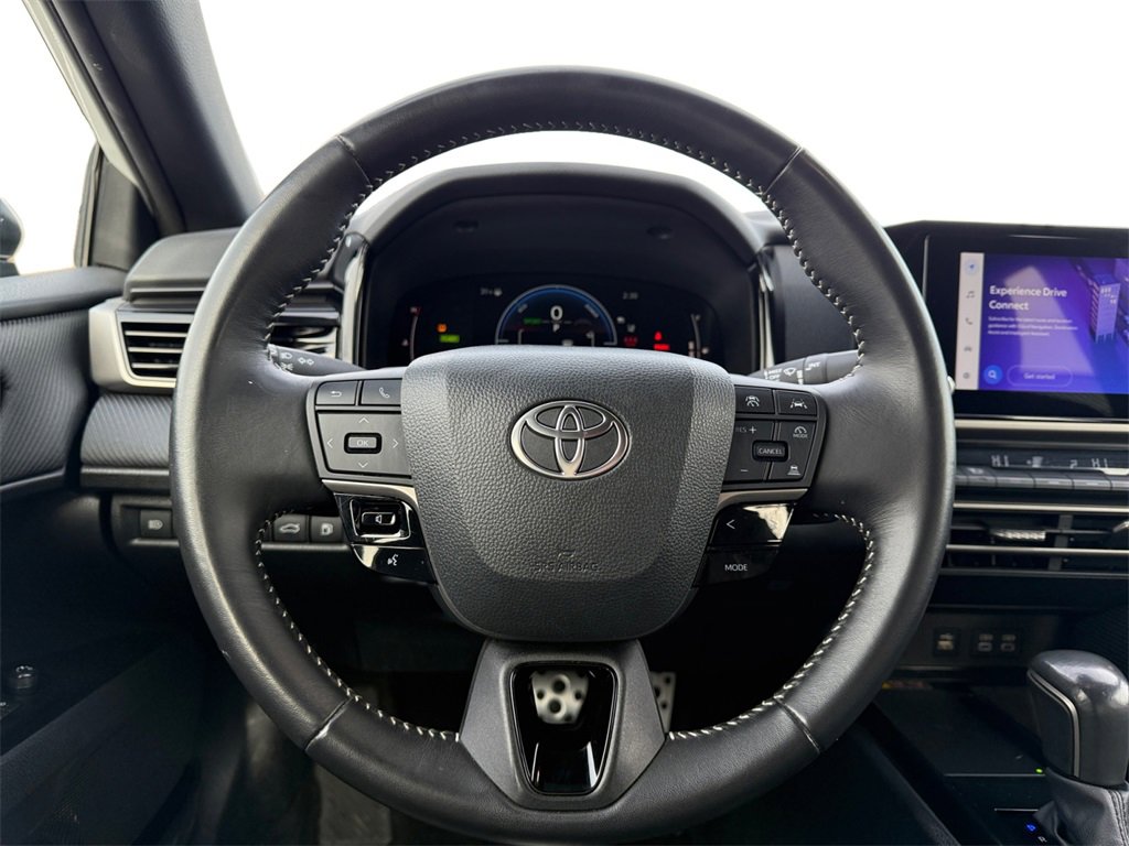 Used 2025 Toyota Camry SE image 12
