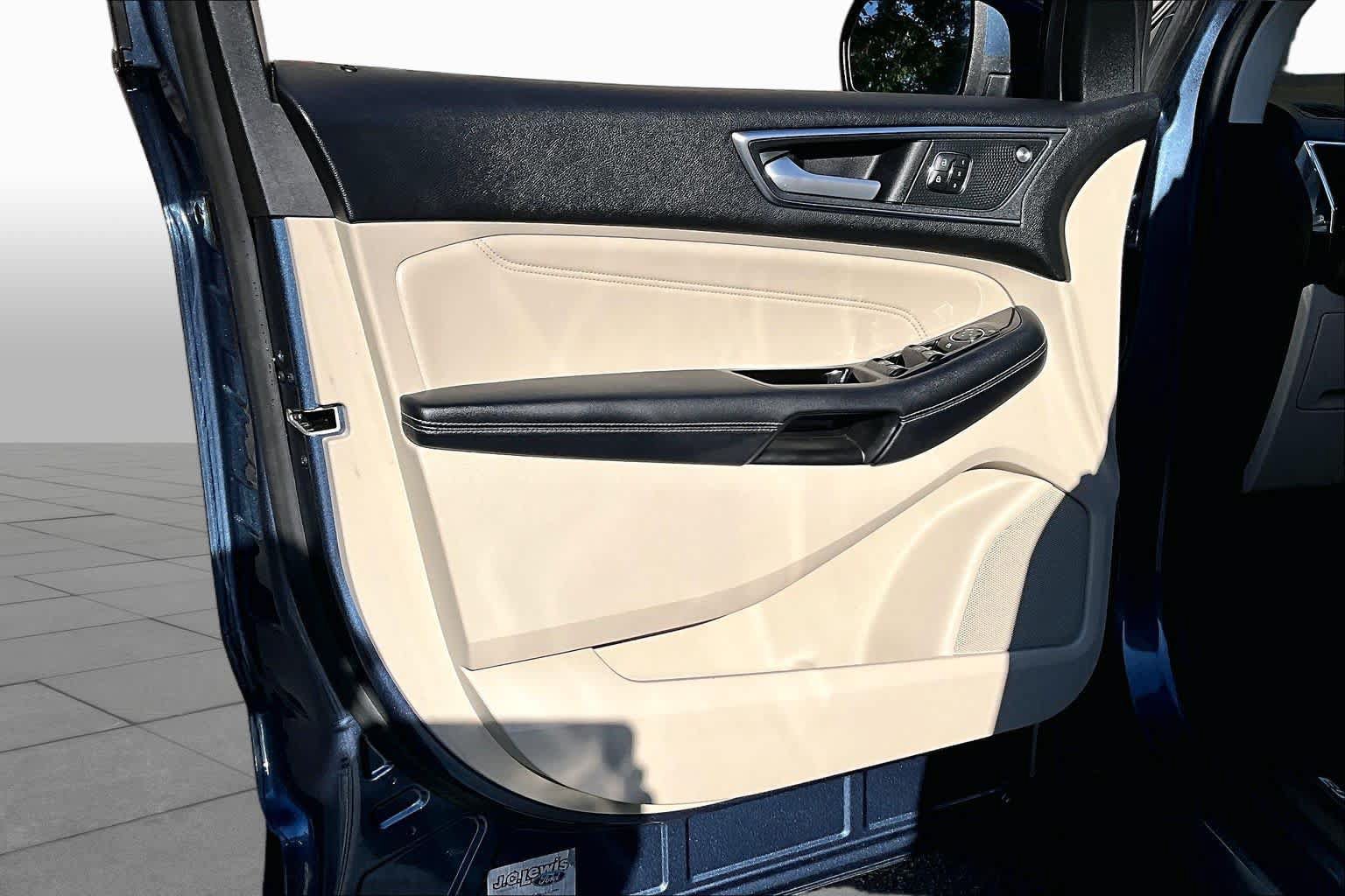 Used 2019 Ford Edge Titanium w/ Equipment Group 301A FWD image 22