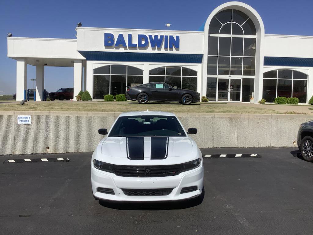Used 2023 Dodge Charger SXT image 2