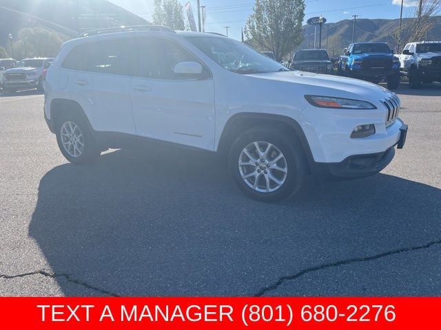 Used 2017 Jeep Cherokee Latitude w/ Cold Weather Group AWD/4WD image 1