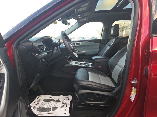 Used 2023 Ford Explorer XLT w/ Equipment Group 202A image 24