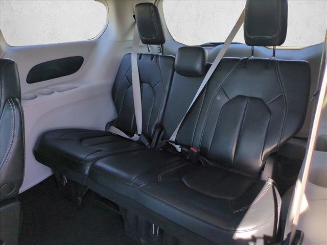 Used 2023 Chrysler Pacifica Touring-L FWD image 18