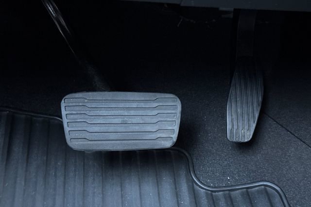 Used 2025 Chevrolet Silverado 2500 LT w/ Convenience Package image 44