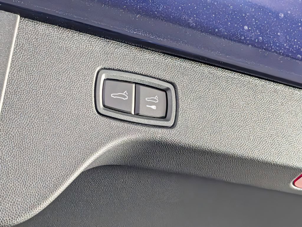 New 2026 Porsche Macan 4 Electric image 18