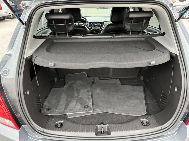 Used 2019 Chevrolet Trax LT w/ LT Convenience Package image 21