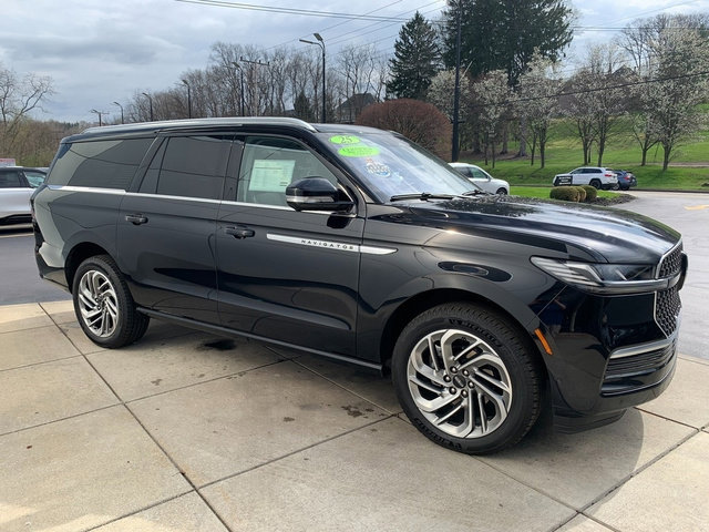 Certified 2025 Lincoln Navigator L Reserve AWD/4WD image 8