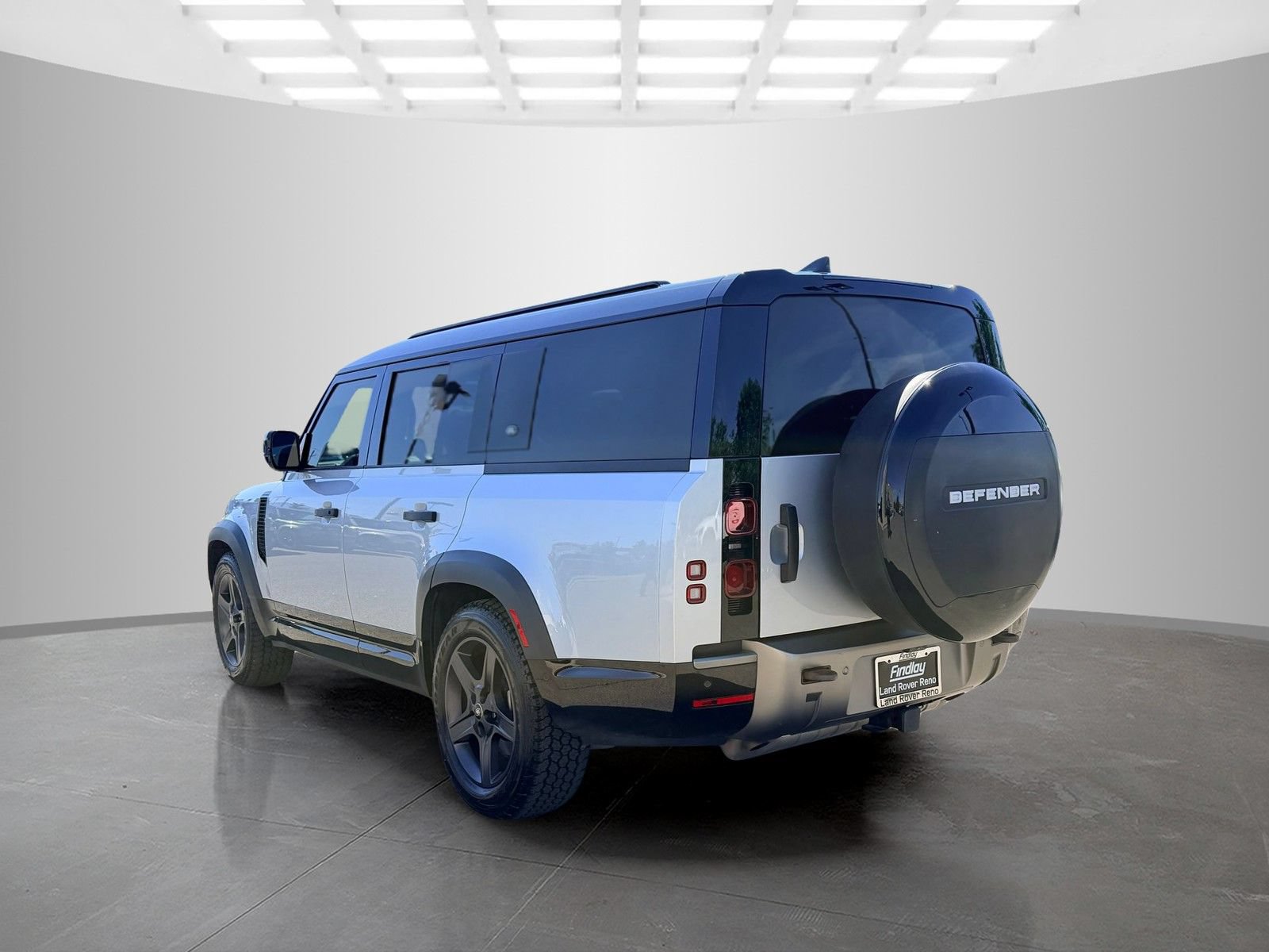 Used 2023 Land Rover Defender 130 X-Dynamic SE AWD/4WD image 7