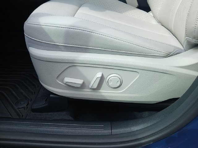 Certified 2024 Kia Sorento S FWD image 16