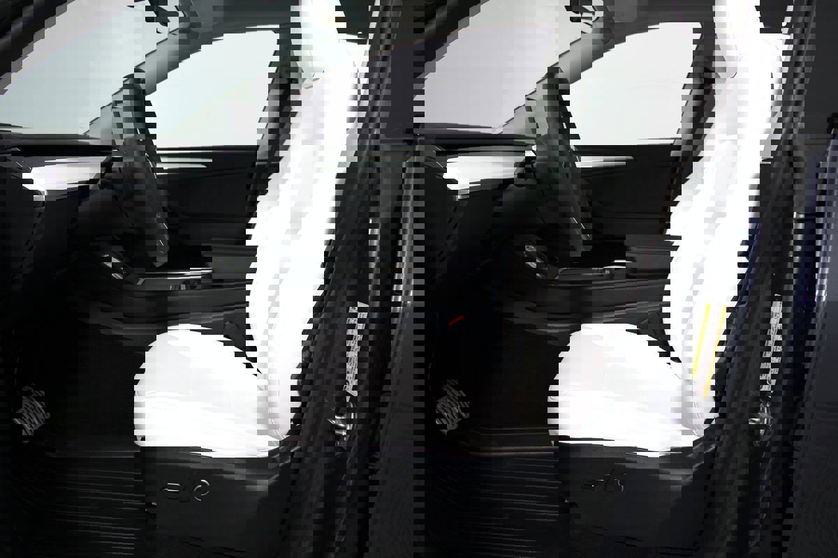 Used 2023 Tesla Model Y Performance image 9