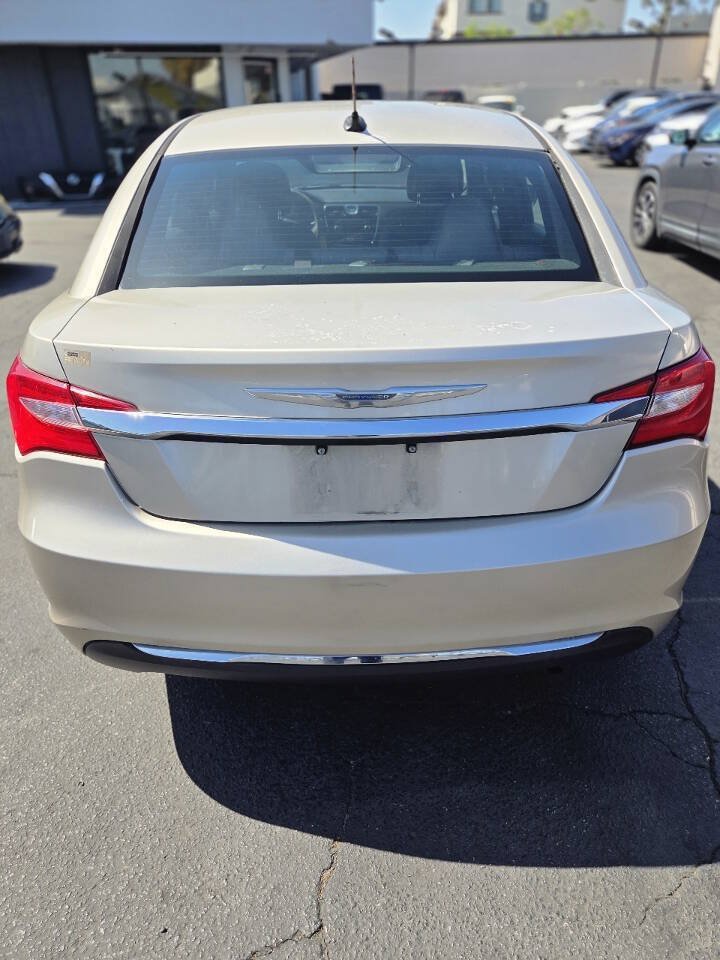 Used 2014 Chrysler 200 LX FWD image 5