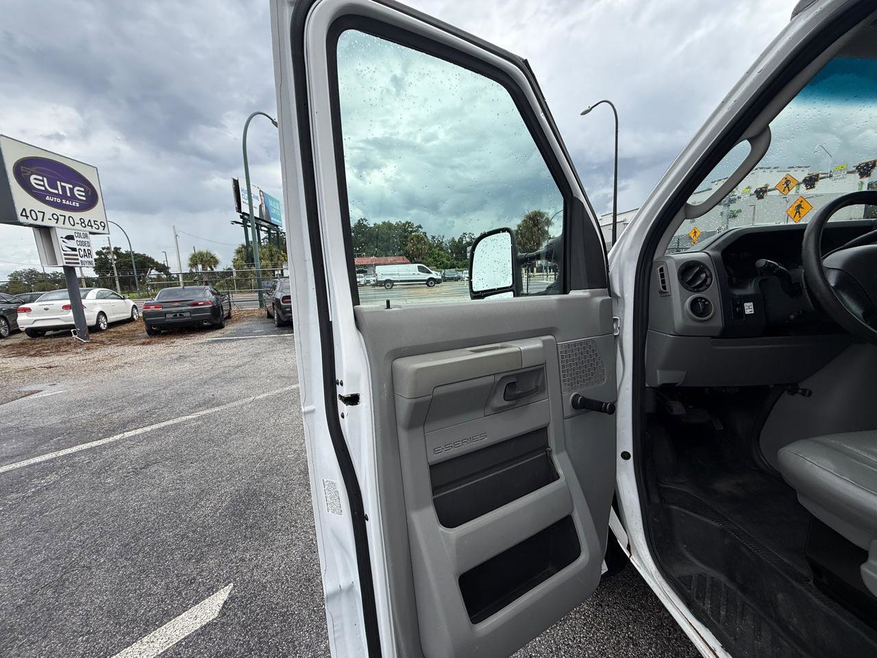 Used 2015 Ford E-350 and Econoline 350 Super Duty image 11