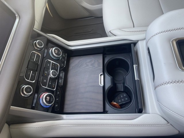 Used 2021 GMC Yukon Denali w/ Denali Premium Package image 27