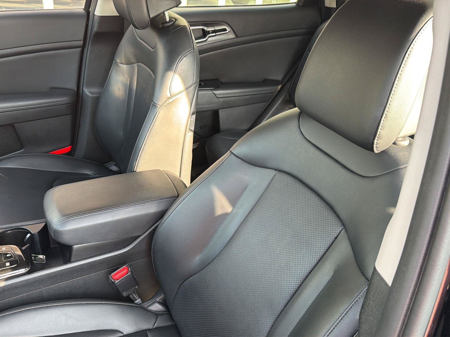 Used 2023 Kia Sportage EX FWD image 30