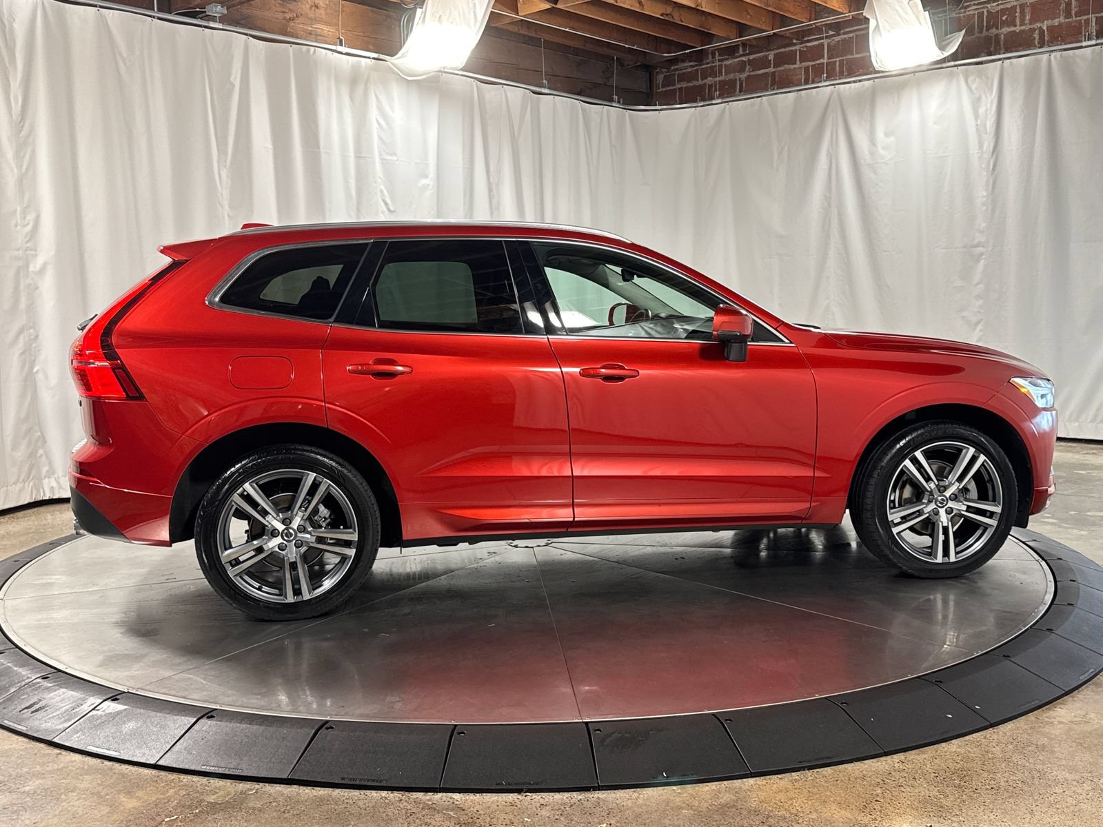 Used 2021 Volvo XC60 T5 Momentum w/ Advanced Package AWD/4WD image 6