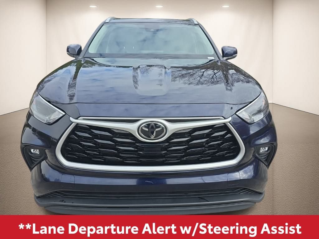 Used 2024 Toyota Highlander XLE image 11