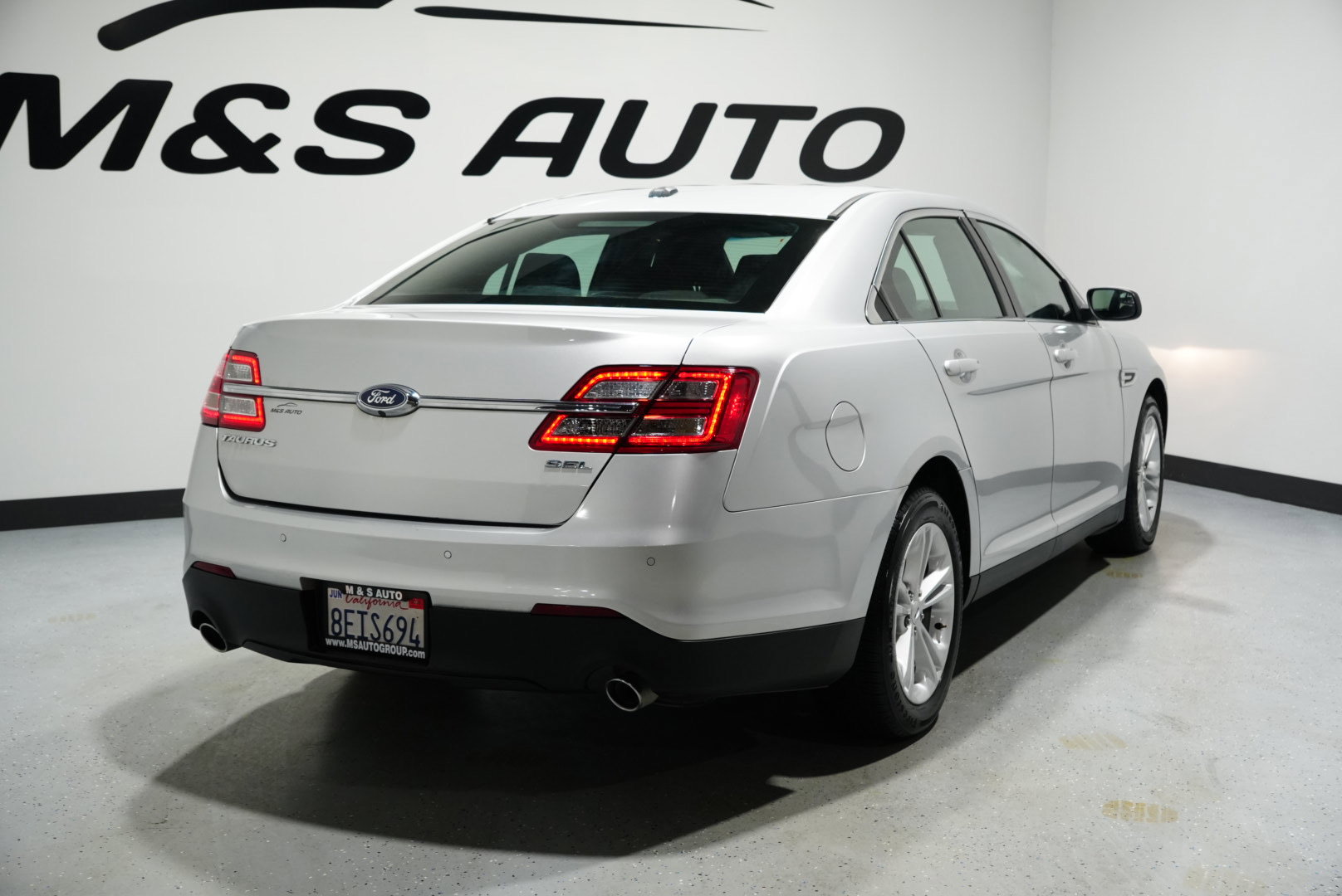 Used 2018 Ford Taurus SEL image 8