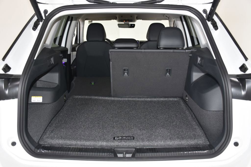 Used 2025 Volkswagen Tiguan SE image 28