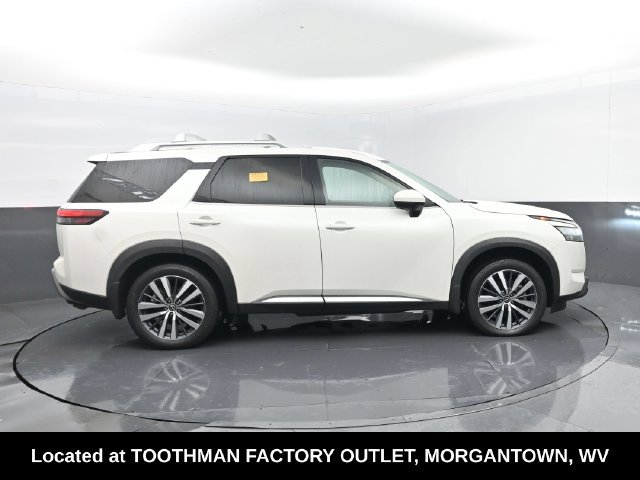 Used 2022 Nissan Pathfinder Platinum w/ Cargo Package AWD/4WD image 4