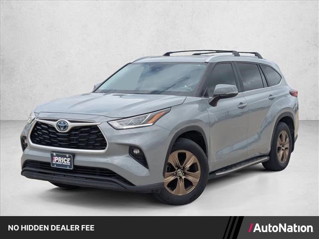 Used 2023 Toyota Highlander Bronze Edition FWD image 1