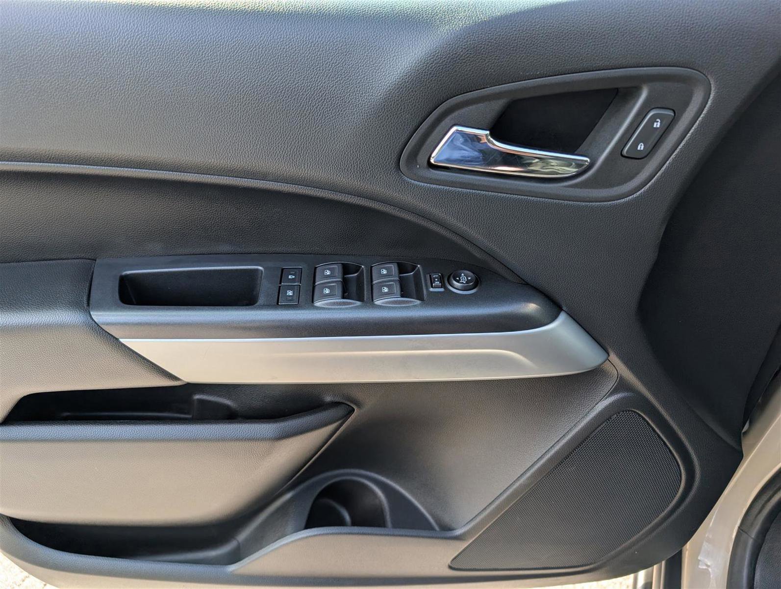 Used 2022 Chevrolet Colorado ZR2 w/ ZR2 Dusk Special Edition image 19