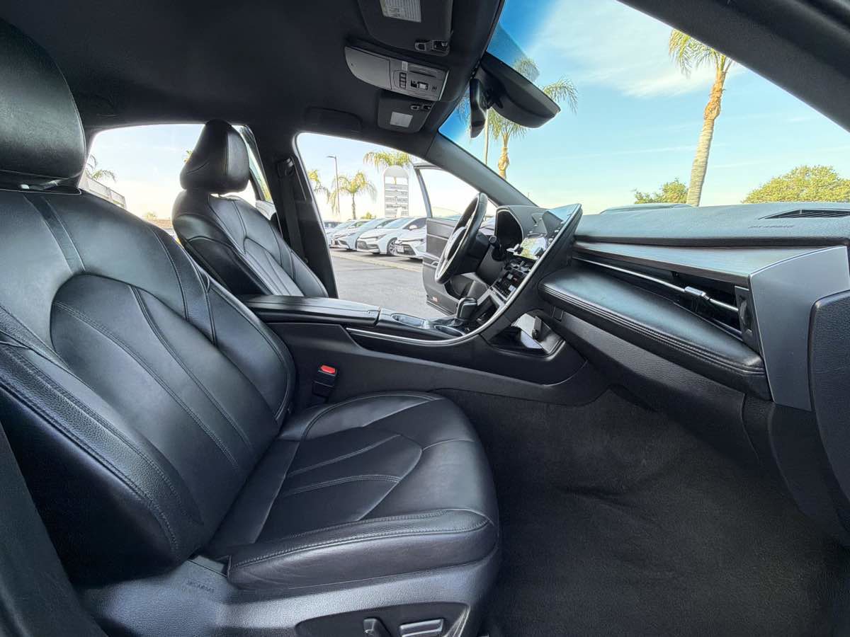 Used 2022 Toyota Avalon XLE image 21