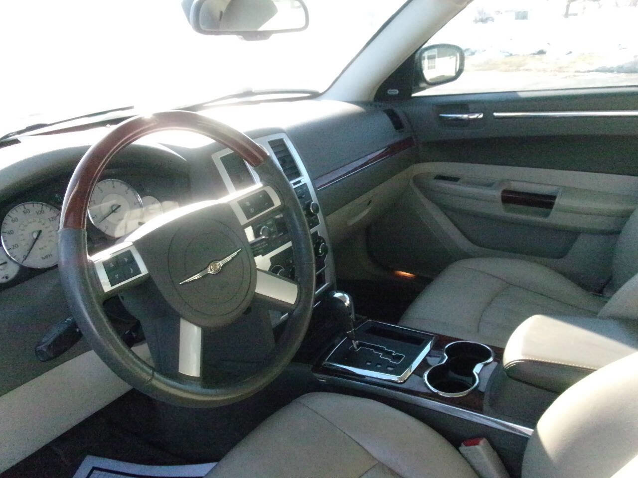Used 2008 Chrysler 300 C w/ Luxury Group II image 12