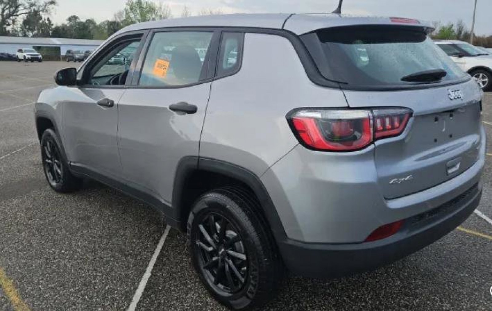Used 2018 Jeep Compass Sport image 3