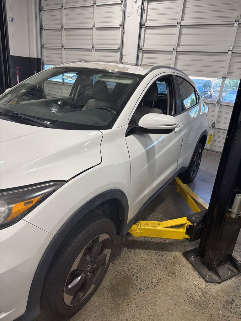 Used 2018 Honda HR-V EX-L image 2