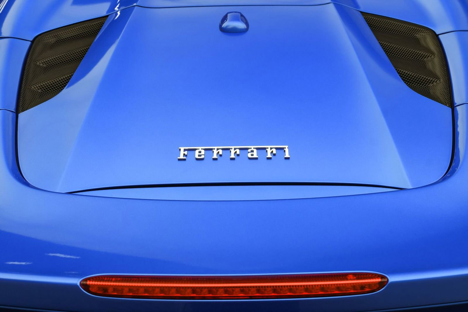 Used 2018 Ferrari 488 Spider Blu Corsa image 23