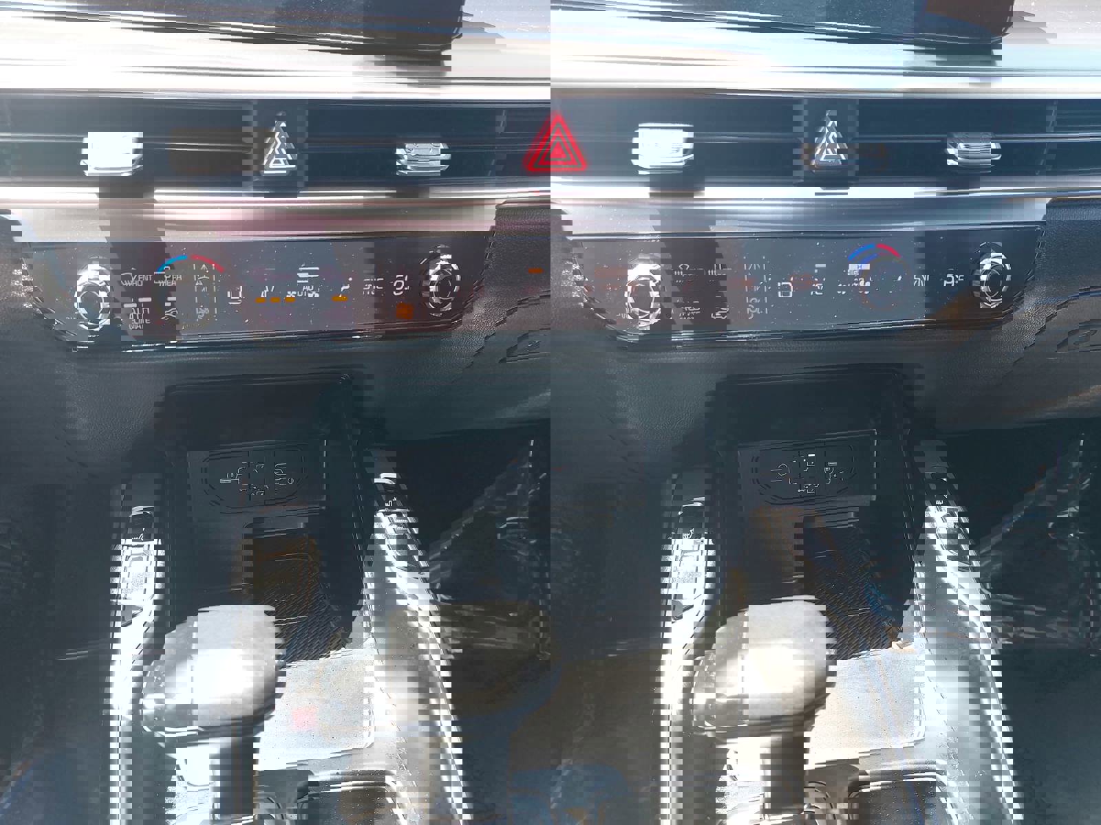 Used 2024 Kia Sorento S w/ Panoramic Sunroof Package FWD image 23