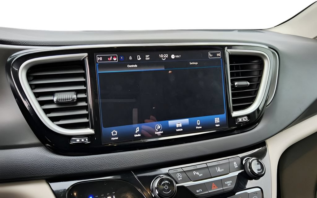 Used 2024 Chrysler Pacifica Touring-L FWD image 33