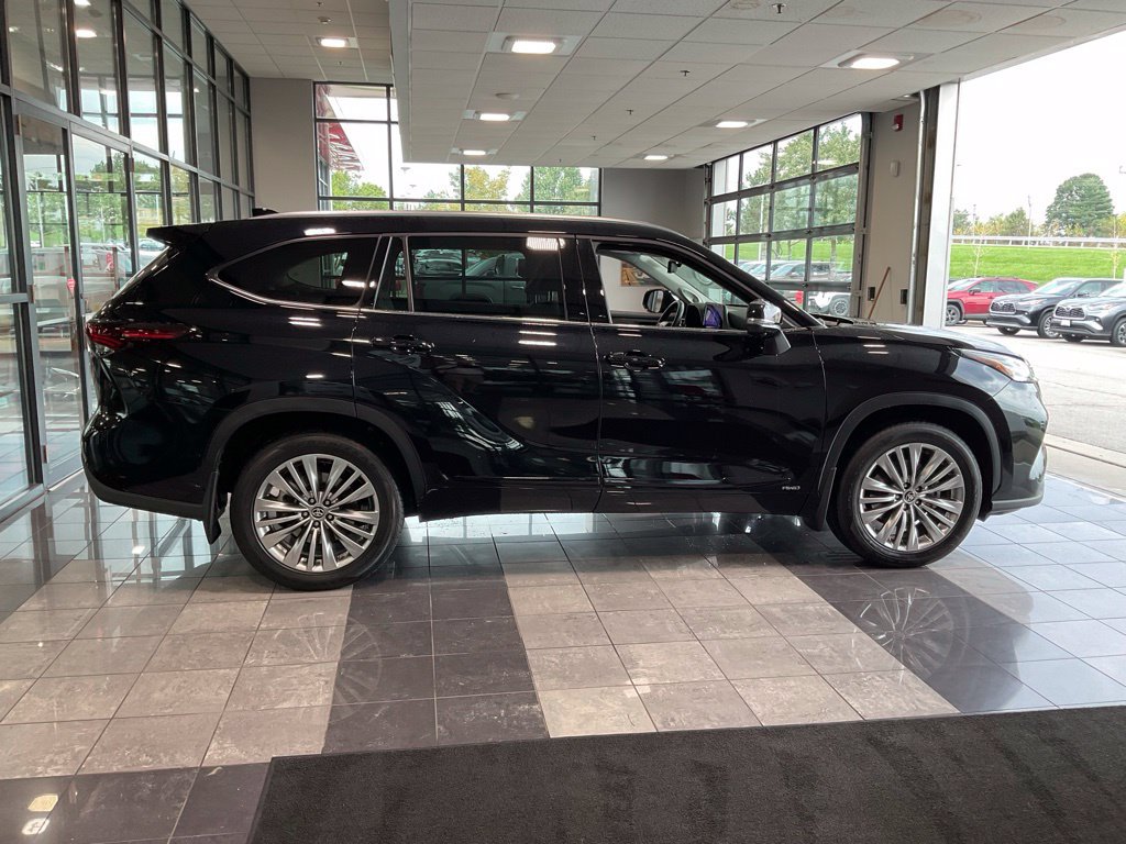 Used 2026 Toyota Highlander Platinum AWD/4WD image 6