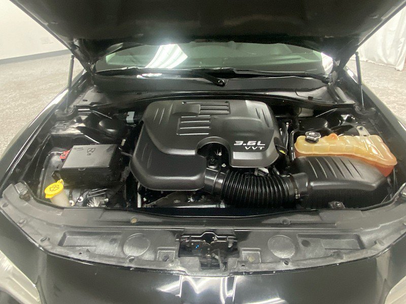 Used 2017 Chrysler 300 C image 17