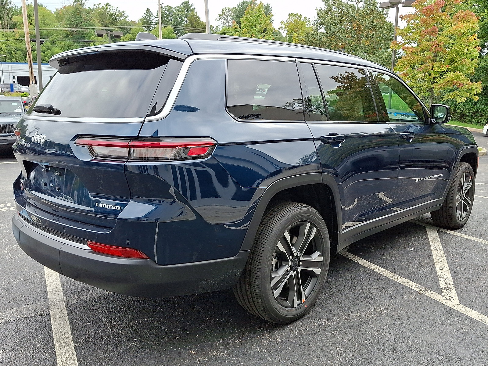 New 2027 Jeep Grand Cherokee L Limited AWD/4WD image 3