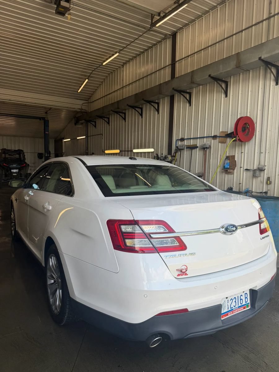 Used 2013 Ford Taurus Limited FWD image 4