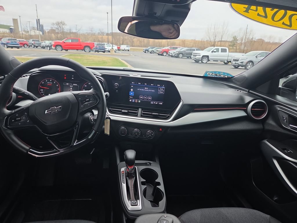 Certified 2024 Chevrolet Trax RS image 11