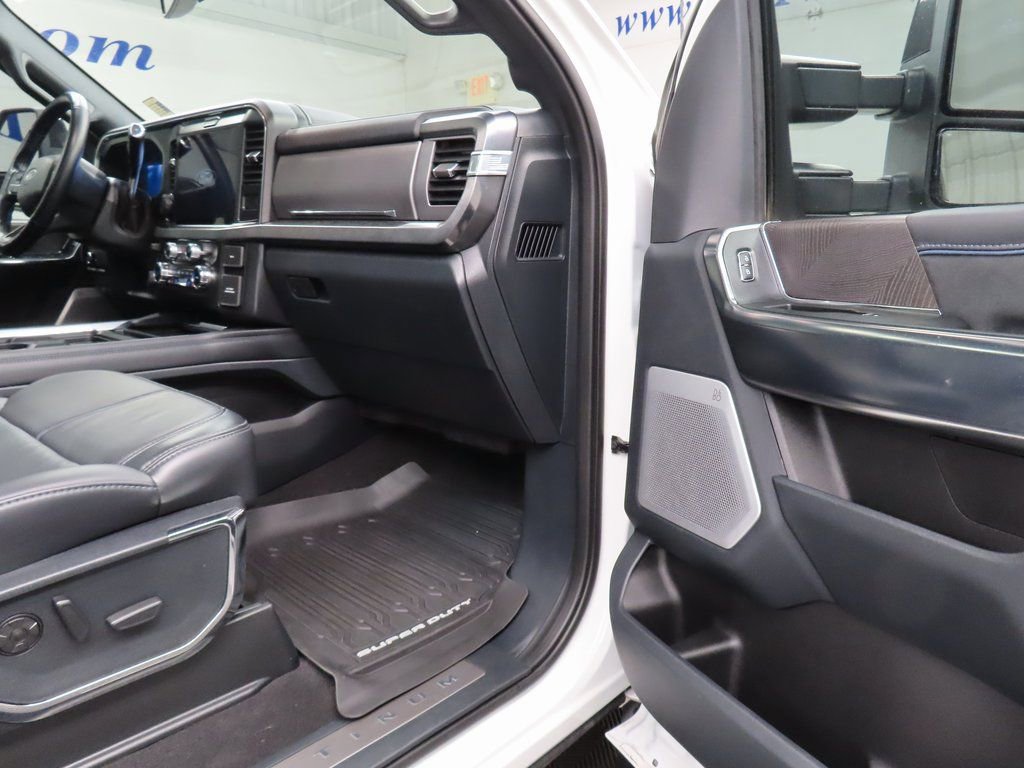 Used 2025 Ford F450 Platinum w/ FX4 Off-Road Package AWD/4WD image 30
