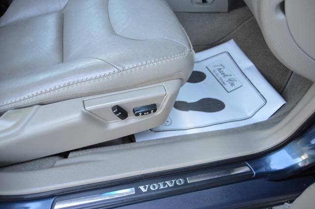 Used 2005 Volvo XC70 AWD/4WD image 27