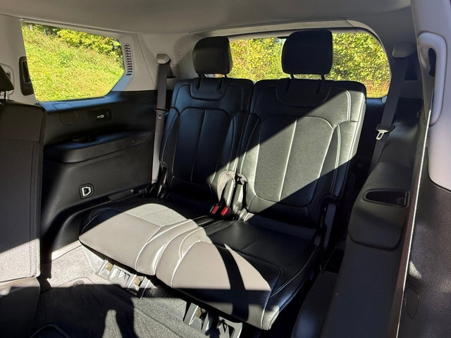 Used 2023 Jeep Grand Cherokee L Limited w/ Luxury Tech Group II image 16