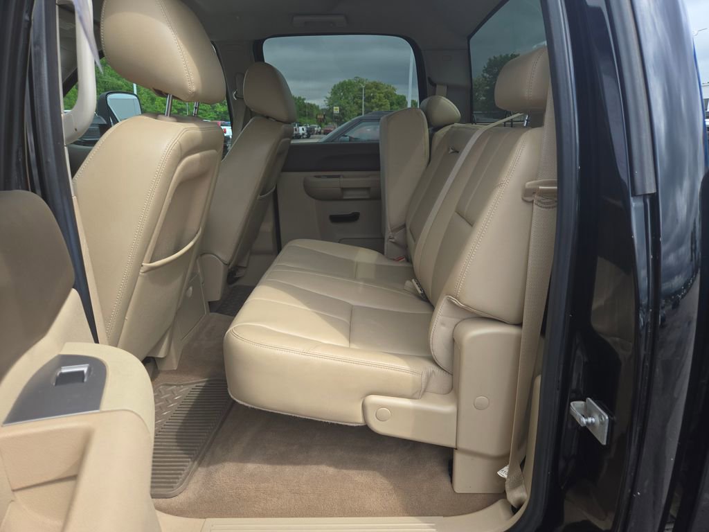 Used 2014 Chevrolet Silverado 2500 LT w/ Interior Plus Package AWD/4WD image 8