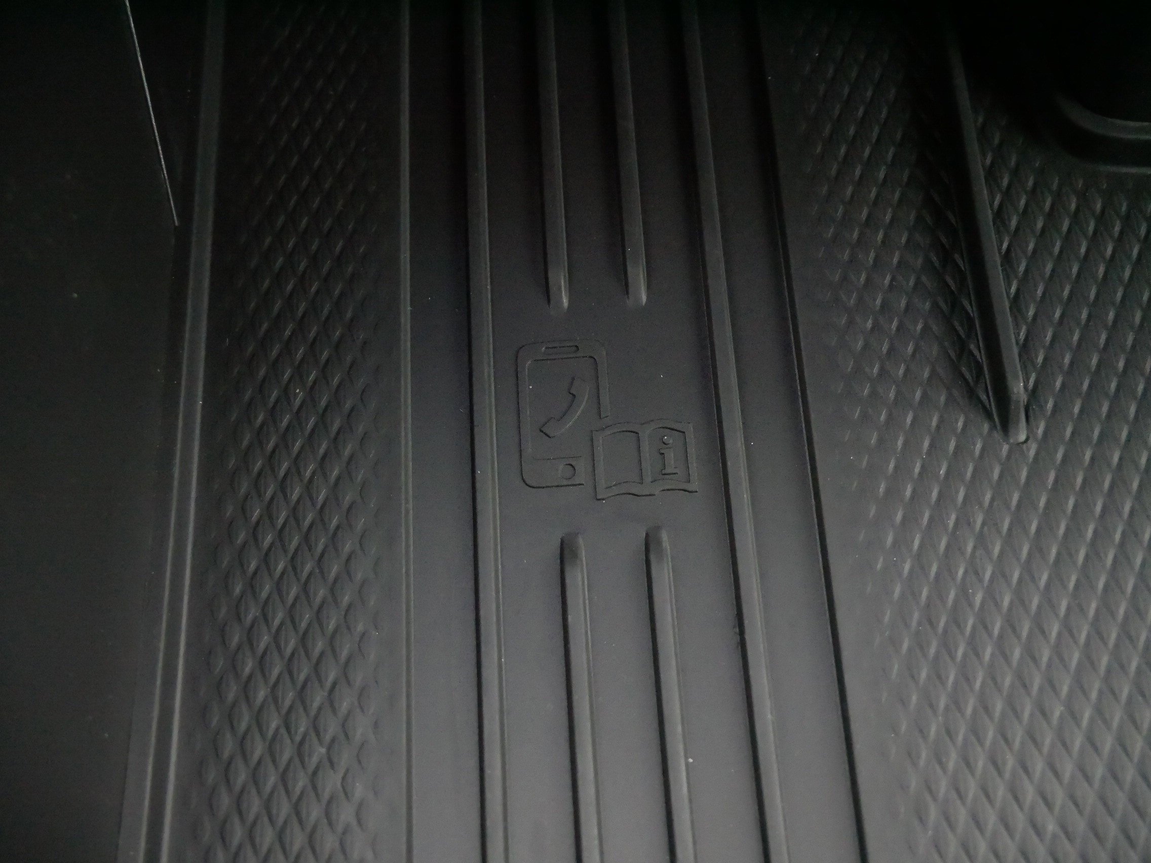 Certified 2025 Volkswagen Atlas SEL Premium R-Line image 28