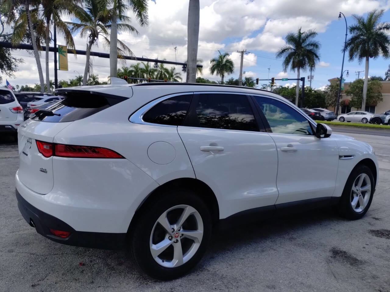 Used 2019 Jaguar F-PACE Premium AWD/4WD image 16