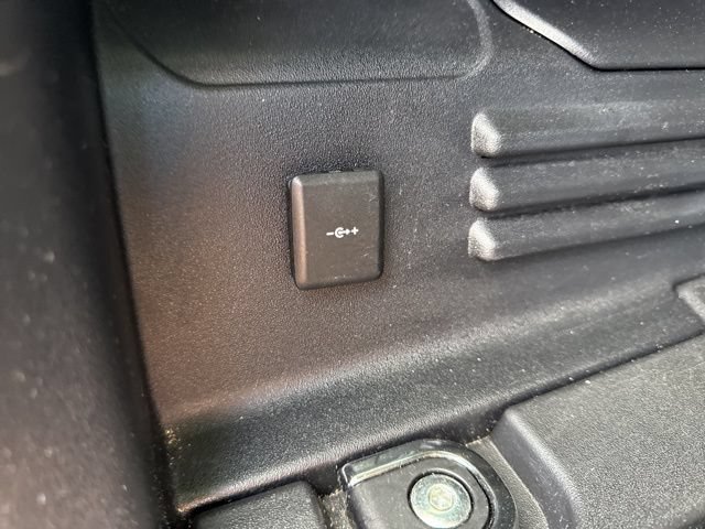 Used 2025 Land Rover Defender 110 S AWD/4WD image 21