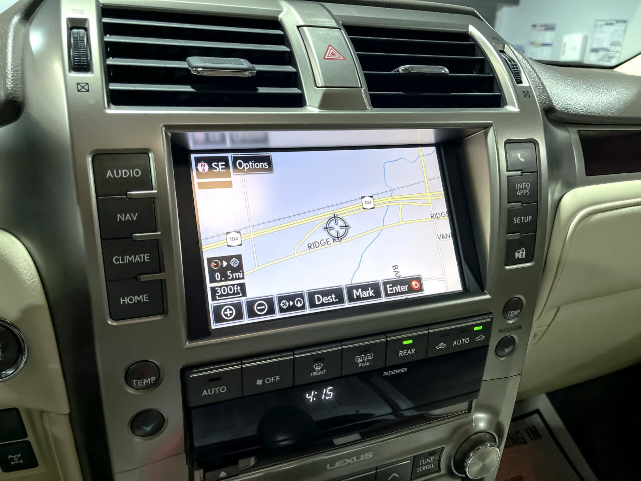 Used 2017 Lexus GX 460 image 39