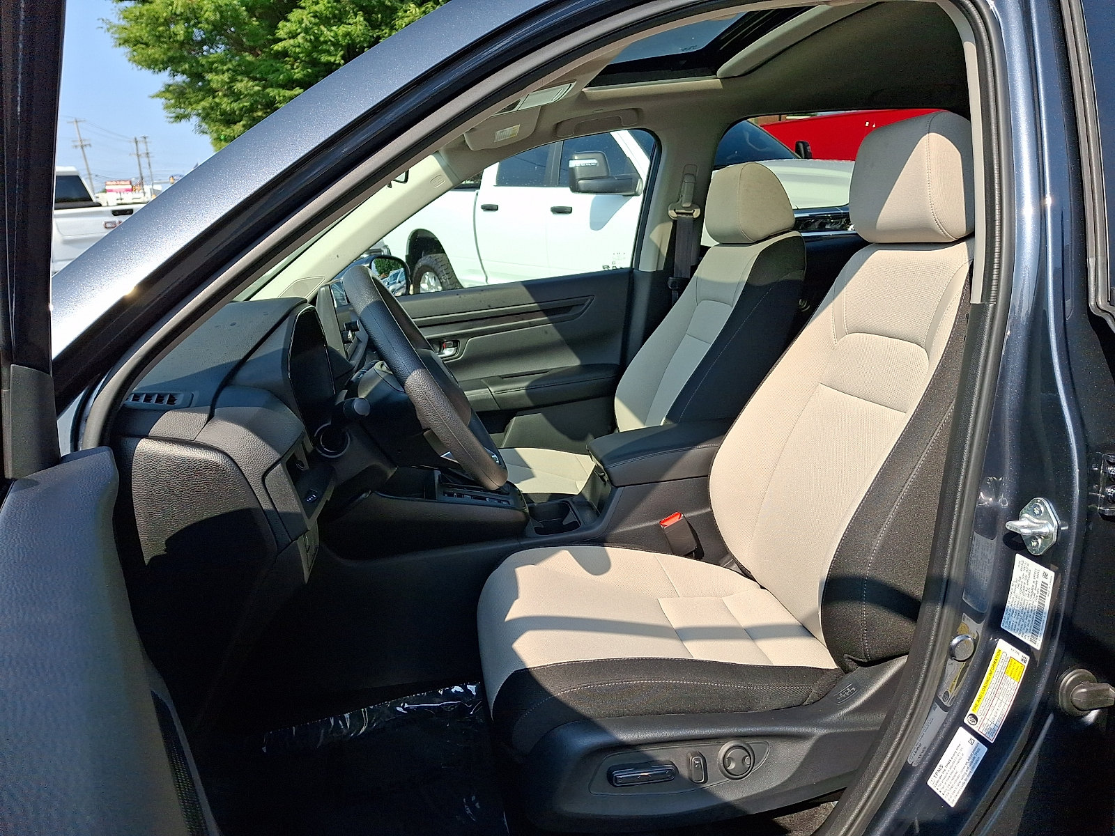 Used 2025 Honda CR-V EX image 13