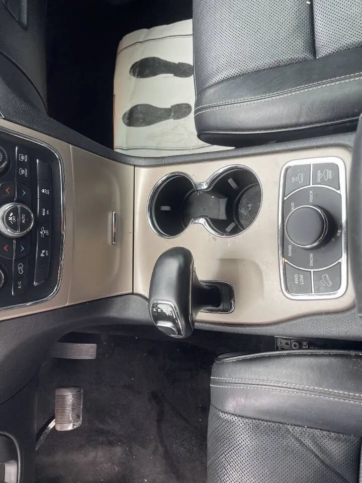 Used 2014 Jeep Grand Cherokee Overland w/ Advanced Technology Group AWD/4WD image 23