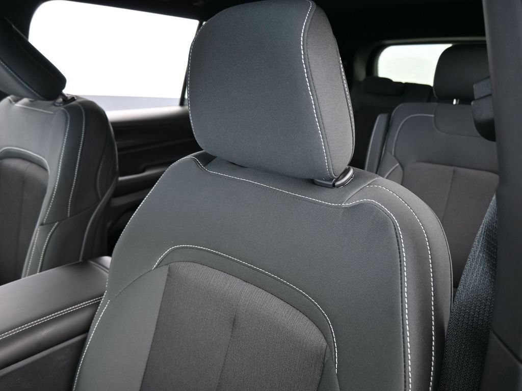 New 2026 Jeep Grand Cherokee L Laredo image 16