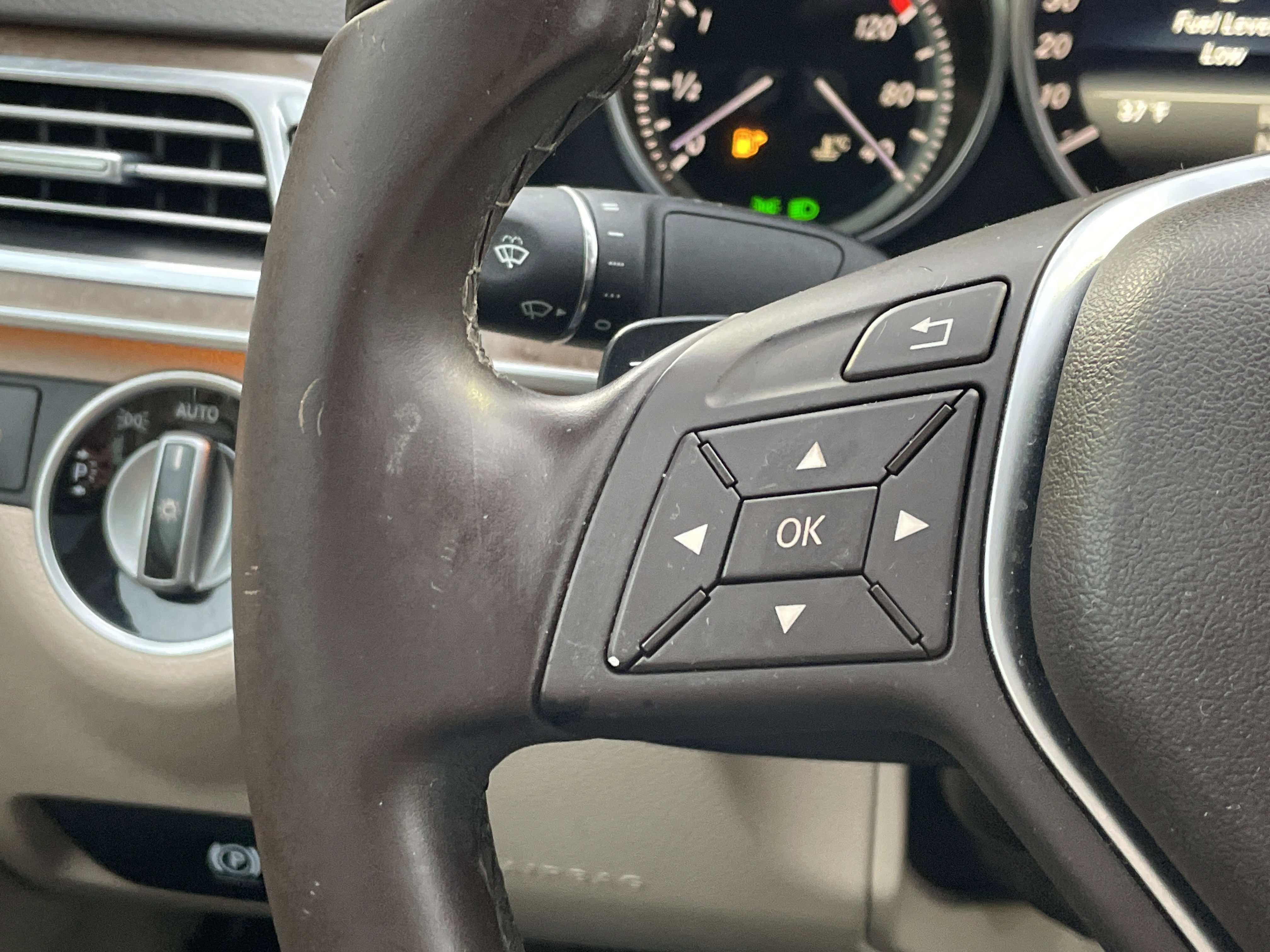 Used 2014 Mercedes-Benz E 250 BlueTEC Sedan image 27