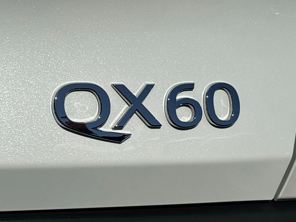 Certified 2025 INFINITI QX60 Luxe w/ Vision Package FWD image 5