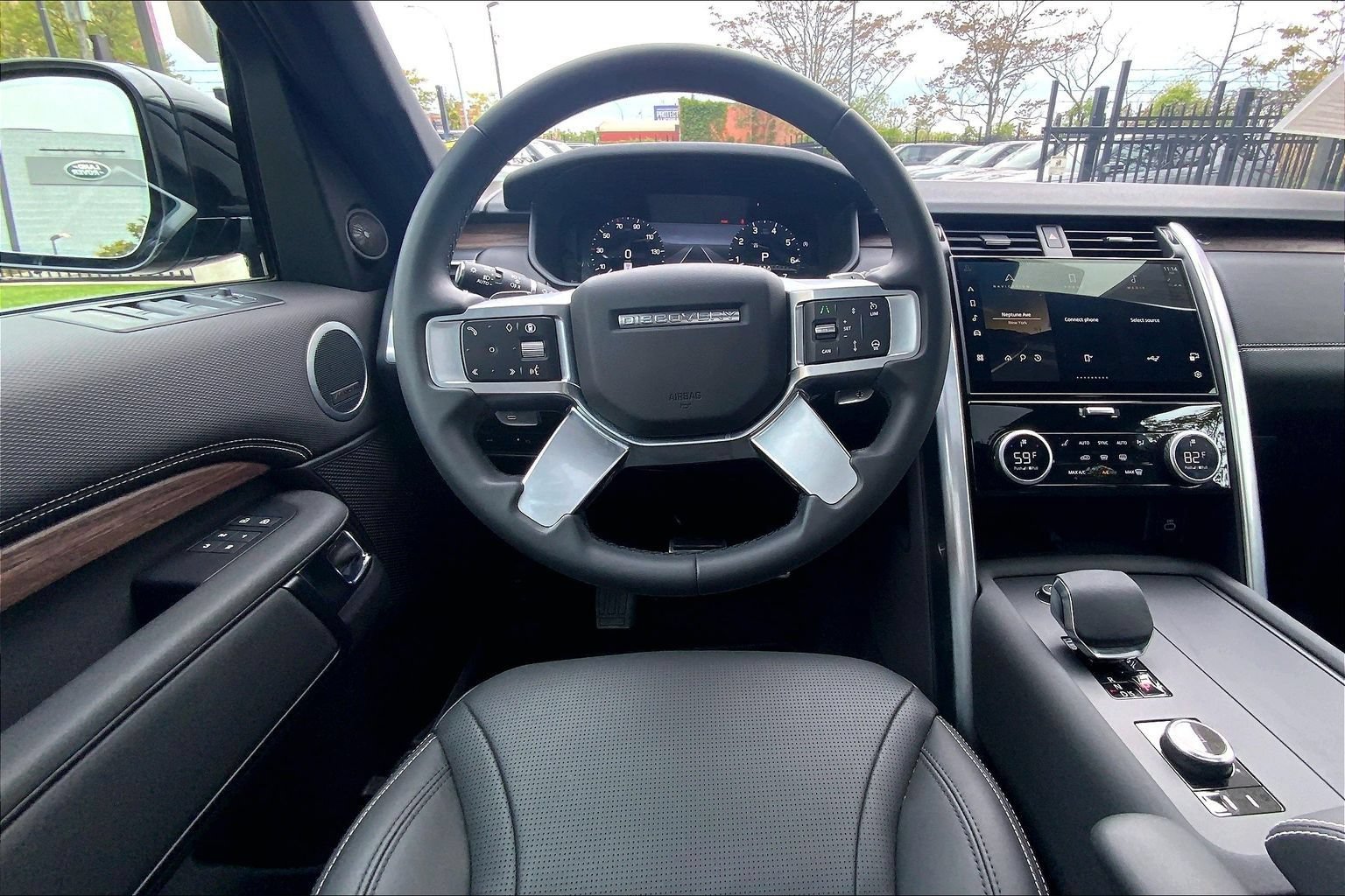 Certified 2025 Land Rover Discovery Dynamic SE AWD/4WD image 5